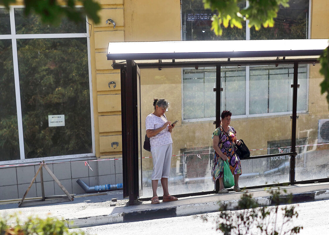 На остановке - Юрий Гайворонскiий