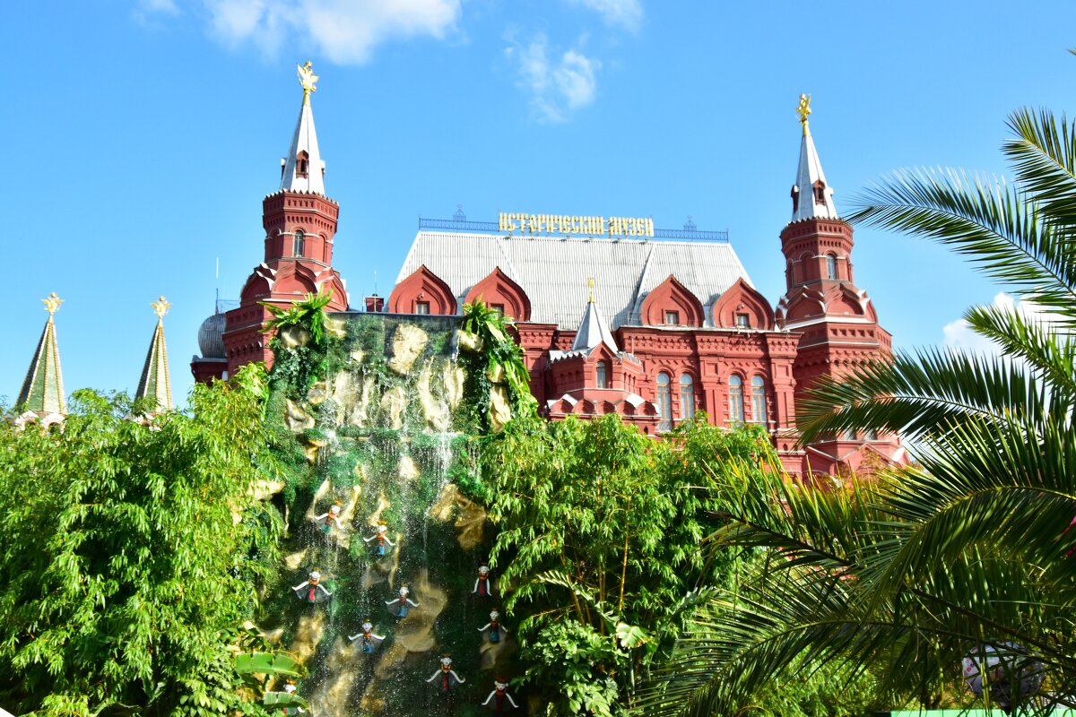 Вьетнамский водопад в центре столицы. - Наталья Вязигина