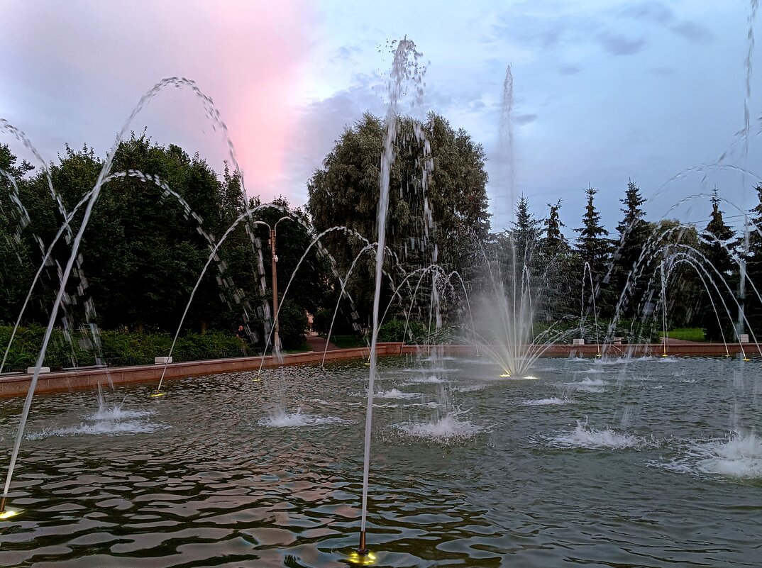 У фонтана... - Мария Васильева