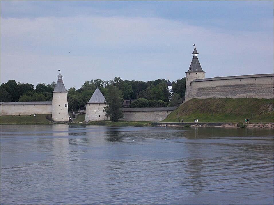 Вид на Псковский кремль - Alisia La DEMA