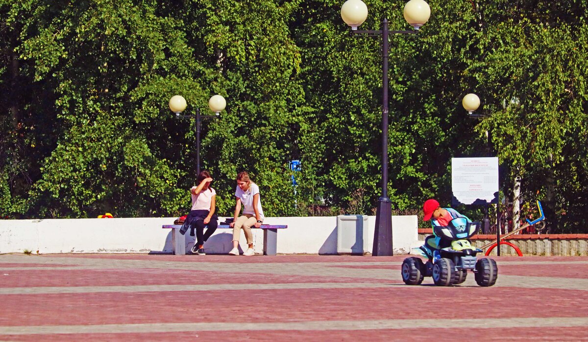 Июль...Малыш на мини-квадроцикле! - Владимир Июль...Малыш на мини-квадроцикле! - Владимир