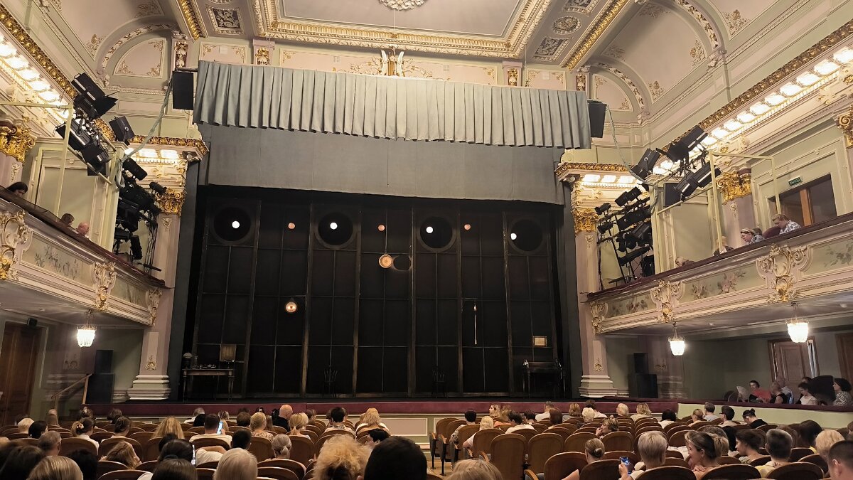 Сейчас начнется спектакль! - Ольга 