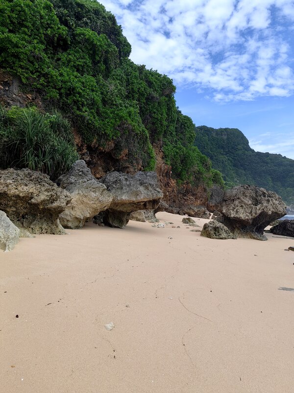 Дикий пляж на юге Букита - Вероника Парилова Дикий пляж на юге Букита - Вероника Парилова