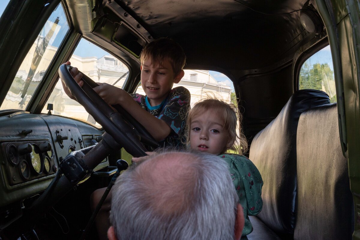 *** - Валерий Михмель 