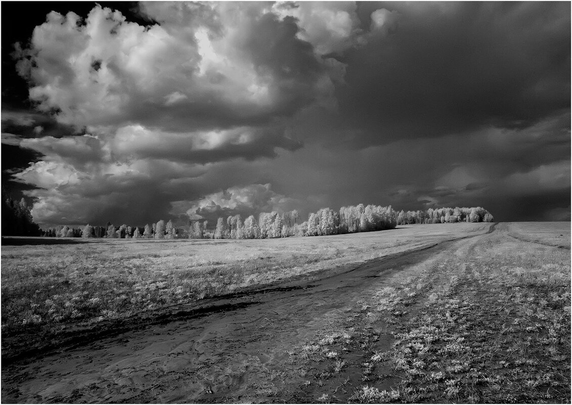 Грозовой фронт (ч/б инфракрасная фотография с фильтром 630нм ) - Валентин Котляров