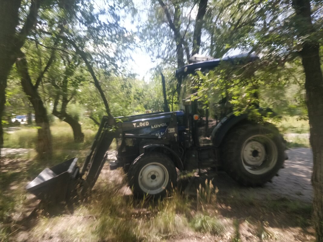 Китайский трактор - Андрей Хлопонин Китайский трактор - Андрей Хлопонин
