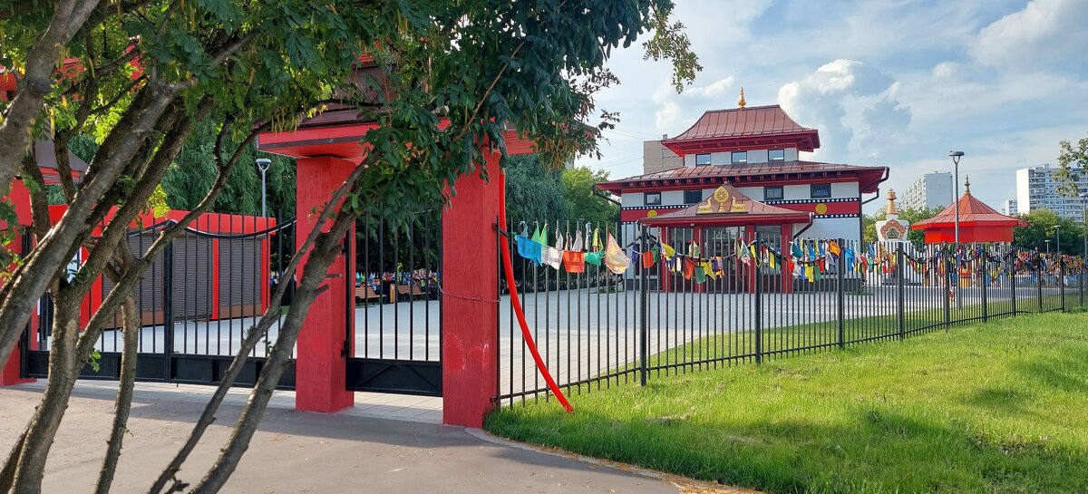 Буддийский храмовый комплкс в Москве - ИРЭН@ .