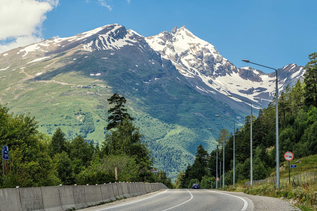 На горных дорогах - Константин Бобинский