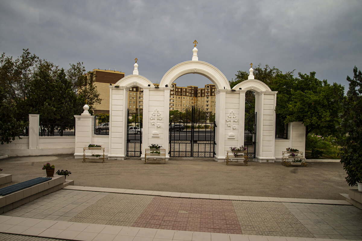 Изгородь - Анатолий Чикчирный