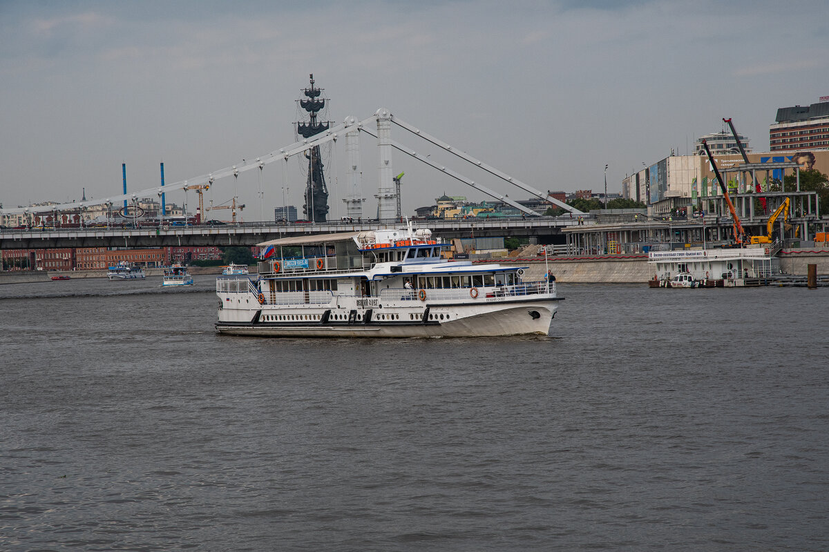 На теплоходе музыка играет..... - Павел Катков