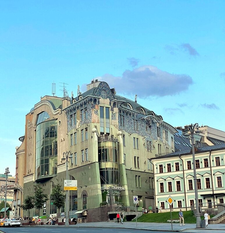 На московских улицах - Елена На московских улицах - Елена