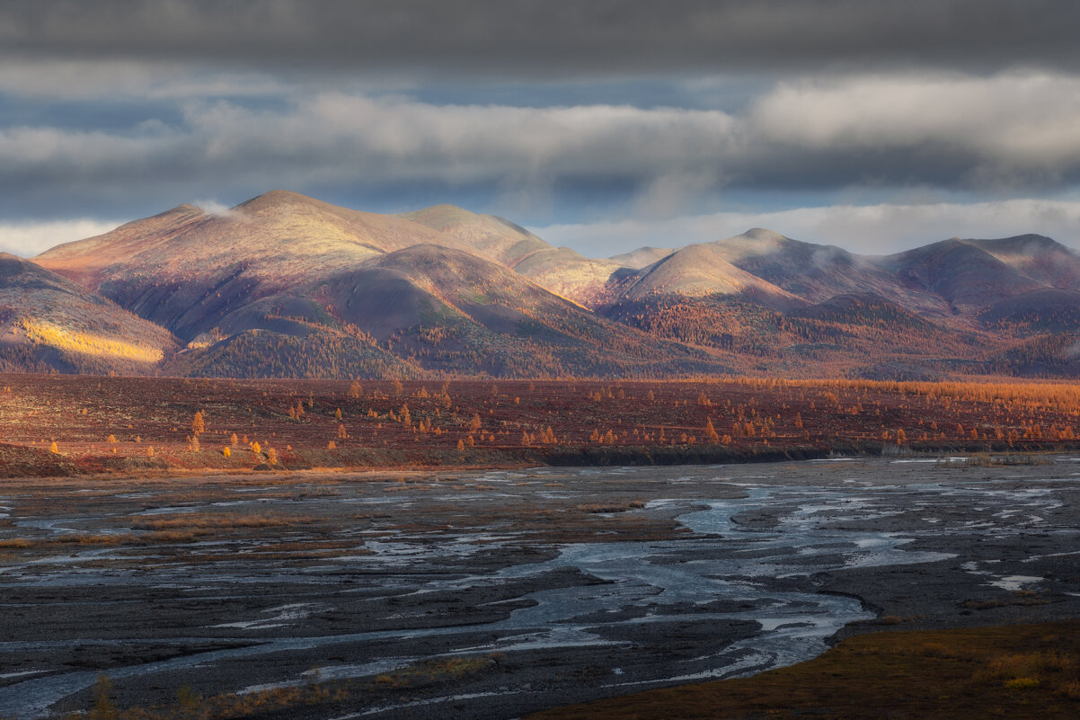 В горах Сунтар-Хаята - Дмитрий Шишкин