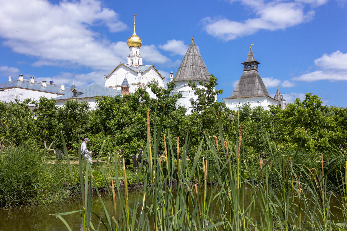 Митрополичий сад.Ростовский Кремль. - ирина )))
