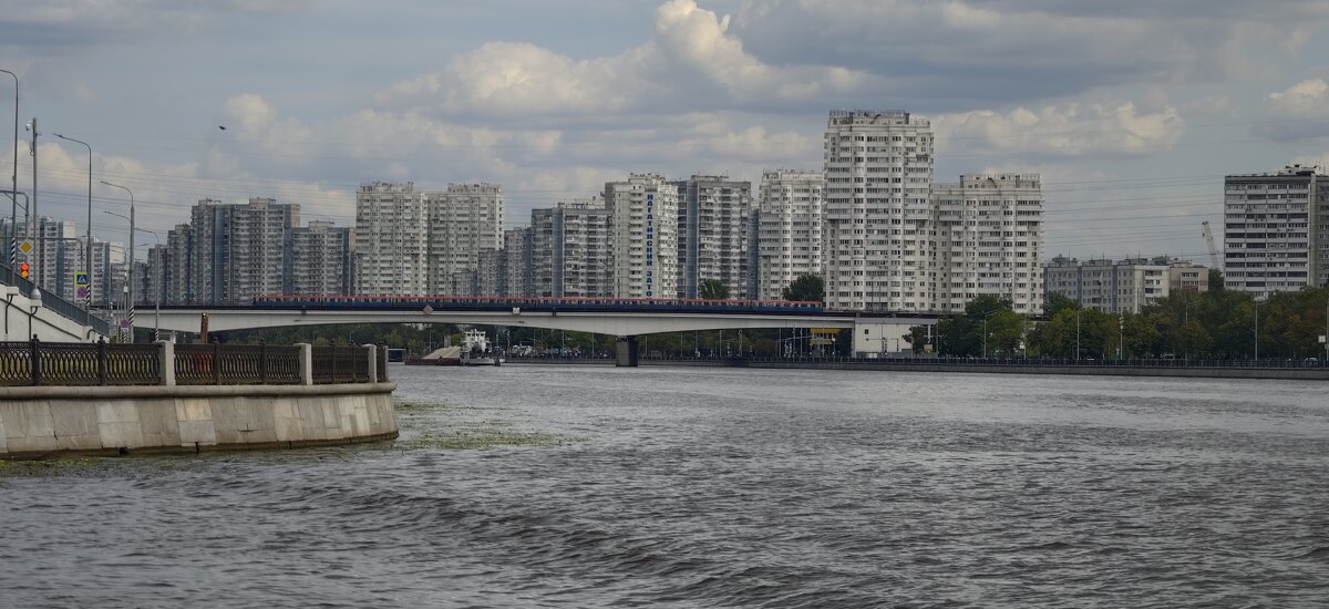 Речная прогулка на электрическом трамвайчике от ЗИЛа до Печатников и обратно - <<< Наташа >>>