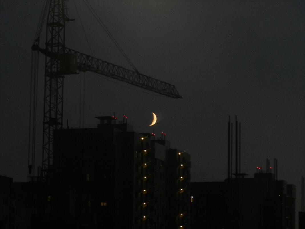 месяц над городом - Лера 