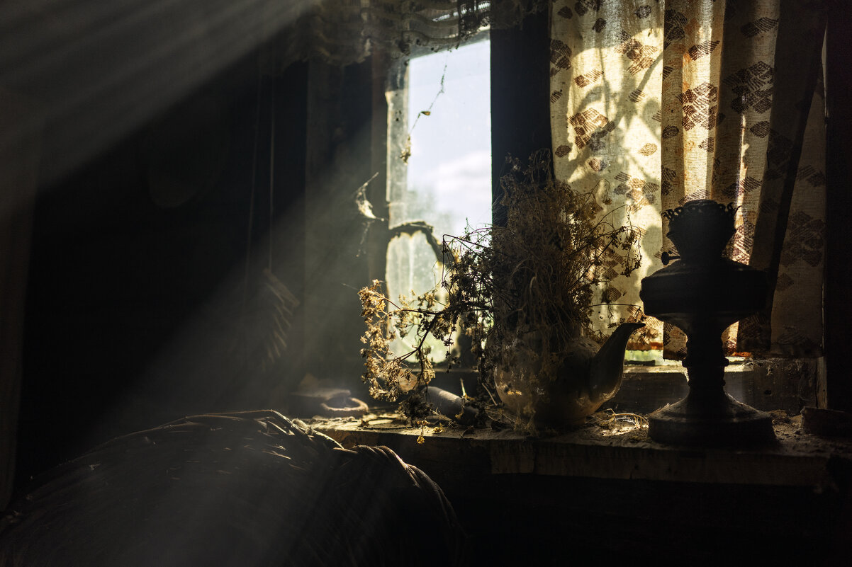 В старом доме у окна - sorovey Sol