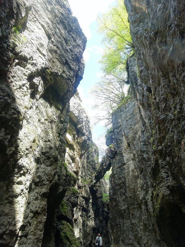 В пещере "Каменная чаша" - Лидия Бусурина