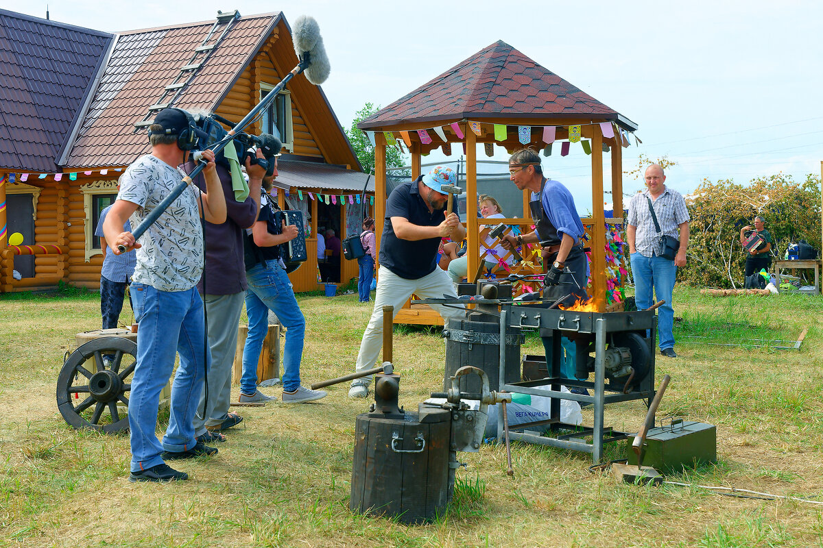 "Играй, гармонь" - Дмитрий Конев