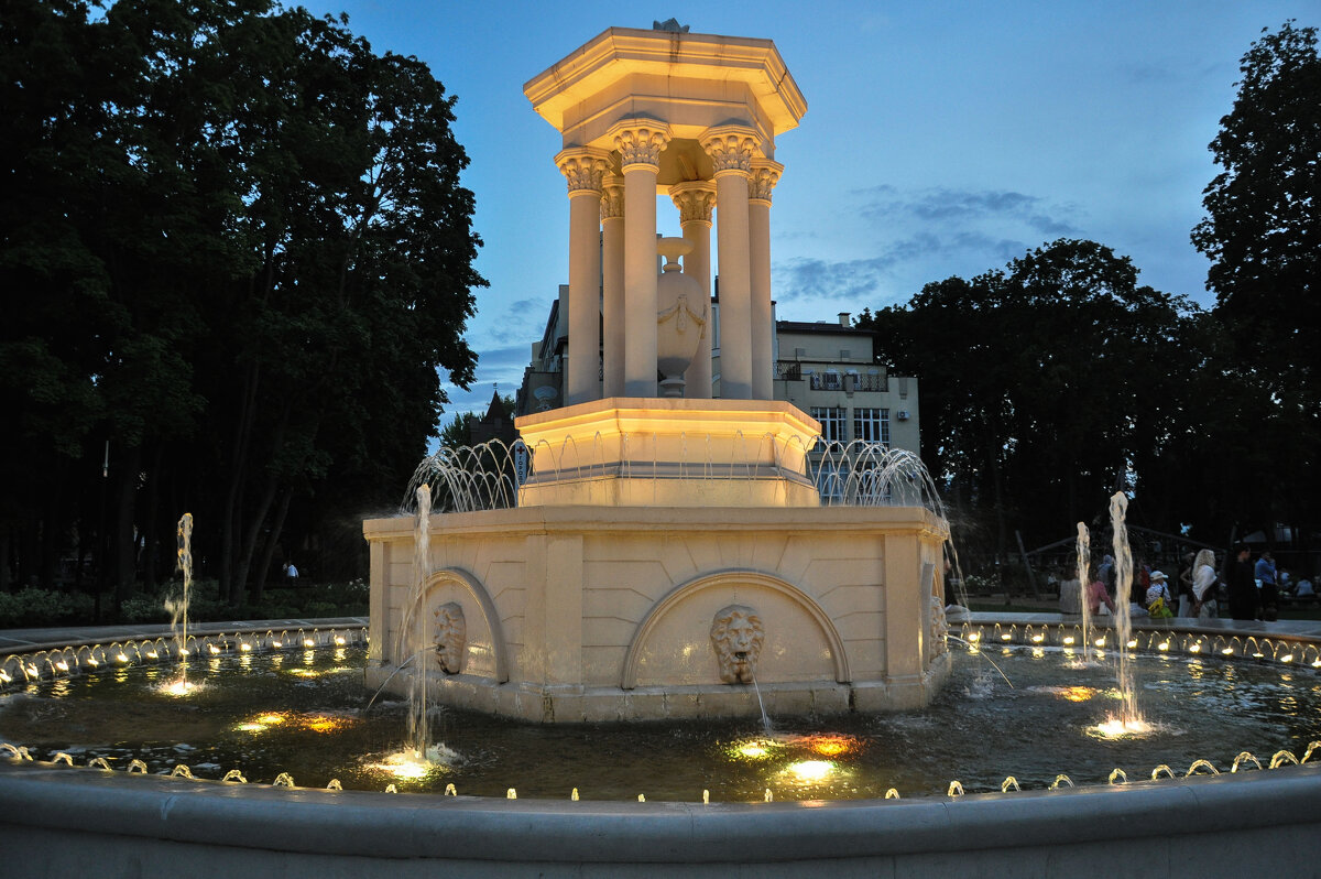 Фонтан со львами (парк Орлёнок) - Татьяна Машошина