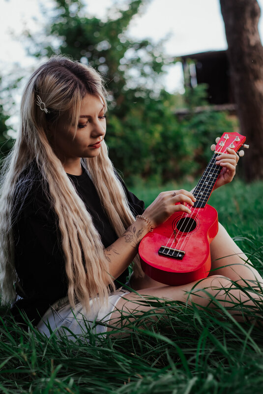 Девушка и укулель - Валерия .