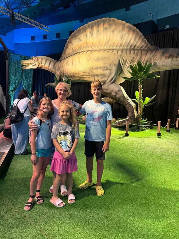 Бабушка с внуками - Светлана Хращевская