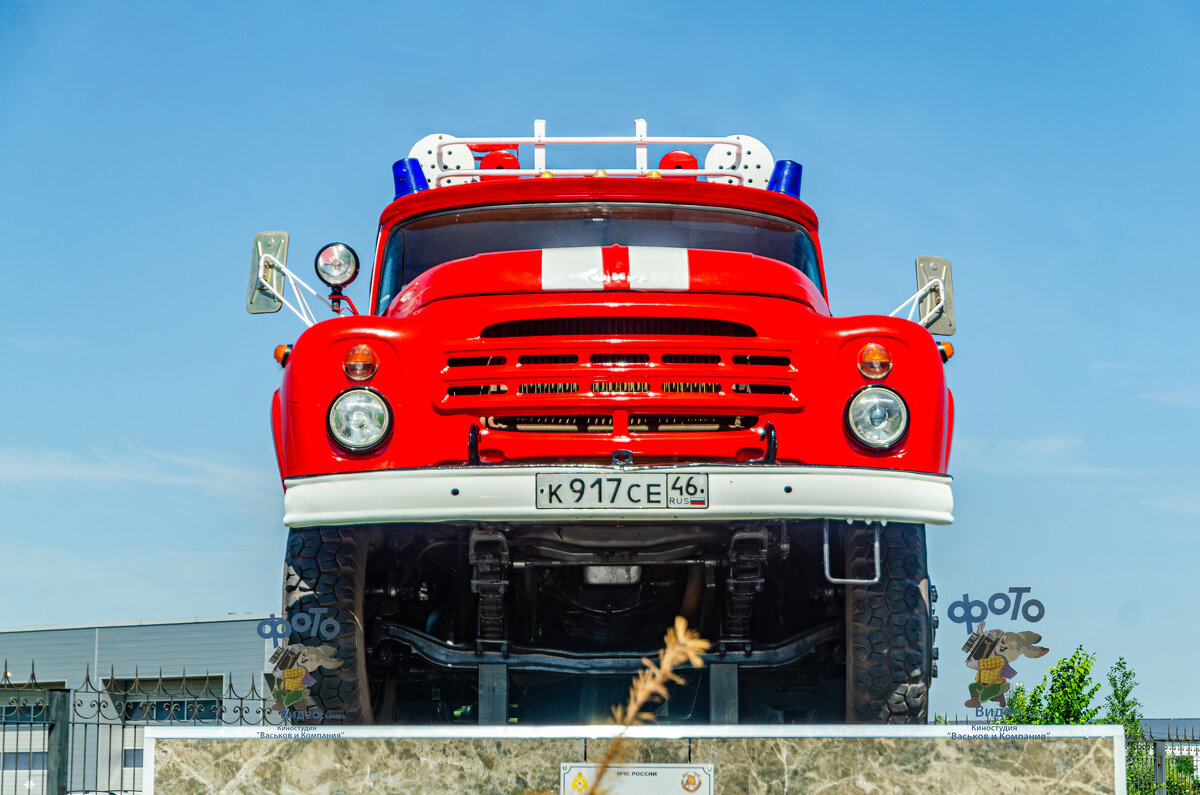 памятник пожарному ретро-автомобилю ЗИЛ-130. город Курск - Руслан Васьков памятник пожарному ретро-автомобилю ЗИЛ-130. город Курск - Руслан Васьков