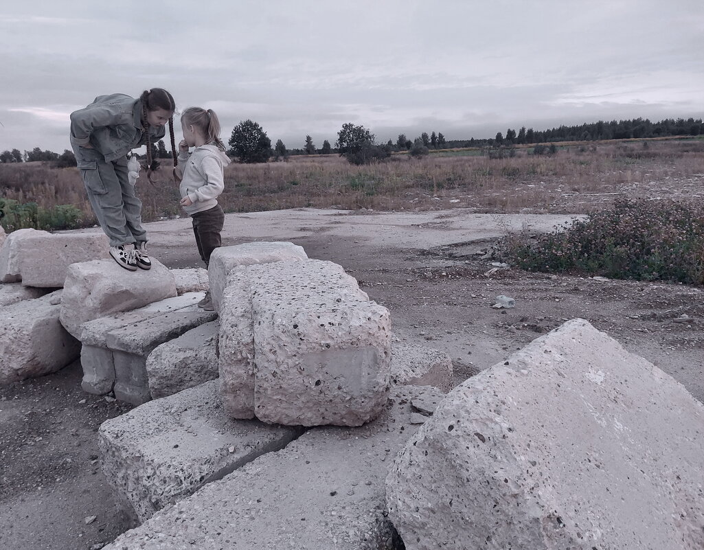 не бегай, ноги переломаешь! - Артём не бегай, ноги переломаешь! - Артём