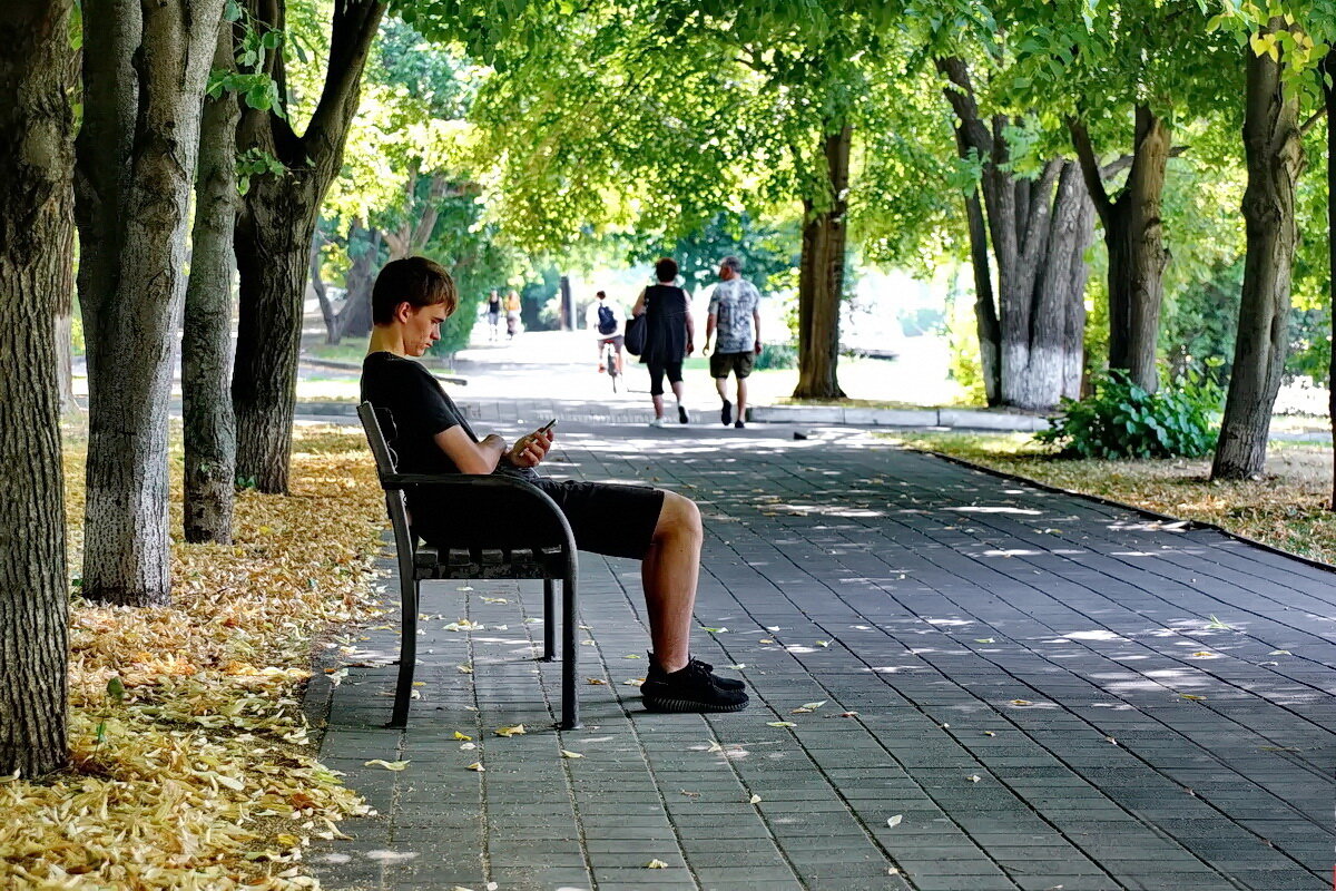 Хорошо летом в тени... - Николай Саржанов