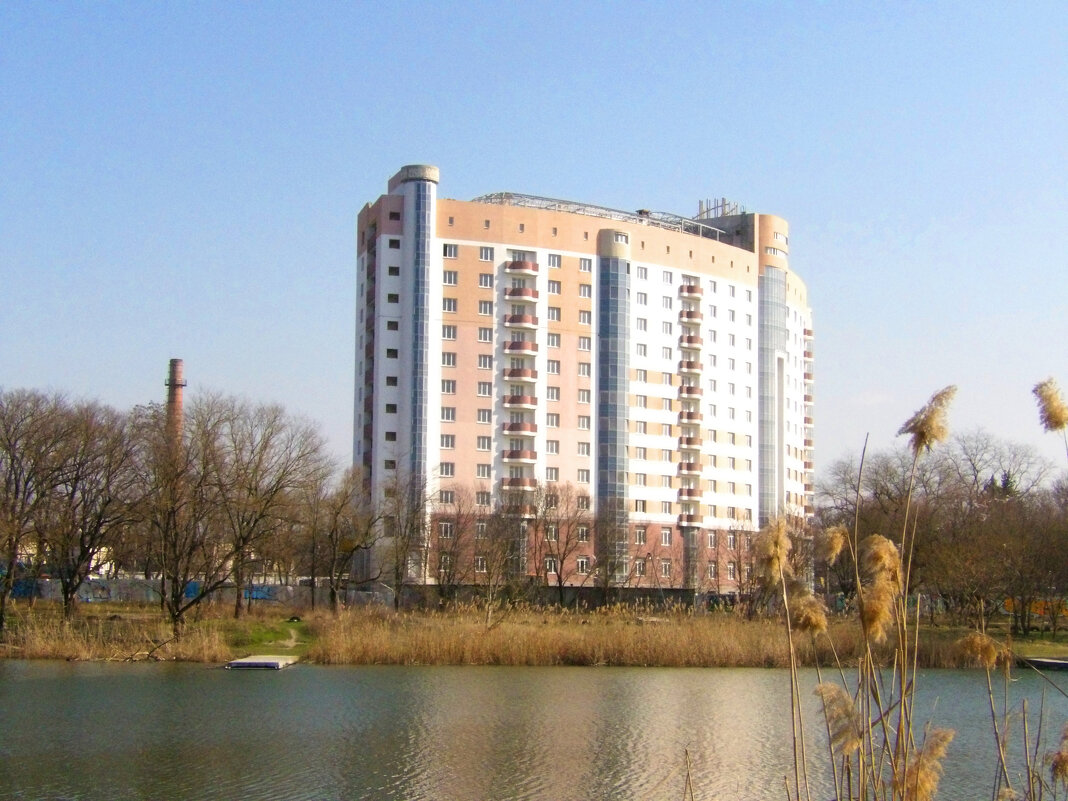 Дом у озера - Валентин Семчишин