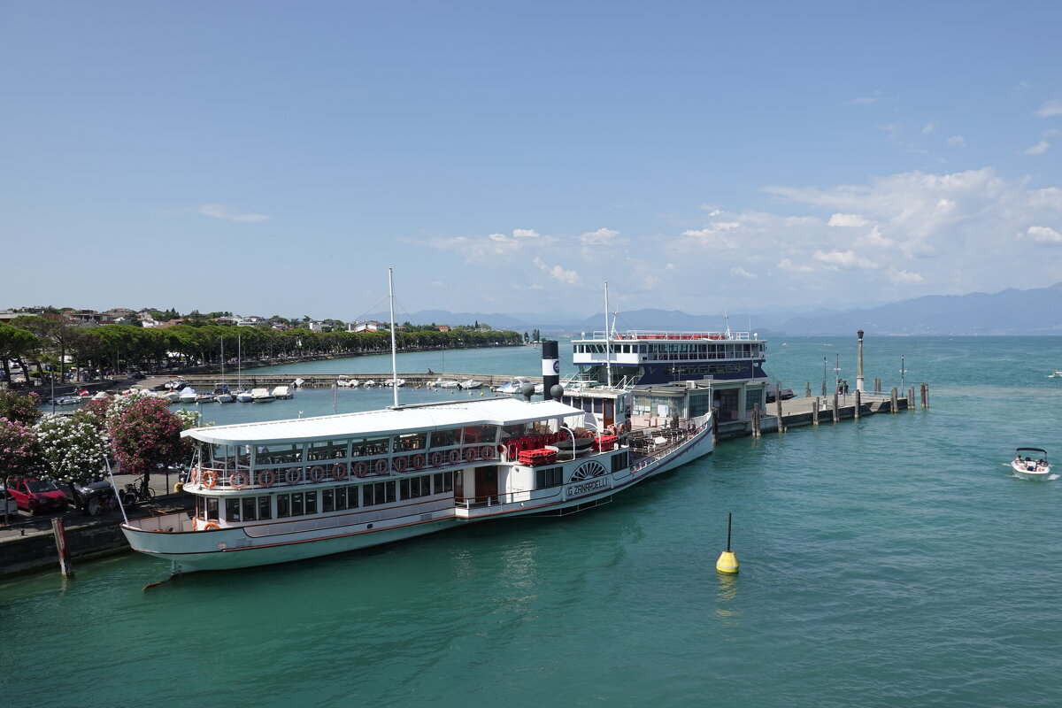 Га́рда  — самое большое озеро в Италии, расположенное вблизи южного подножья Альп ...... - Галина 