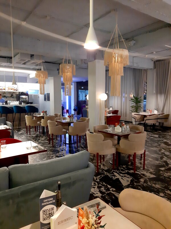 Ресторан на берегу реки - Tata Wolf