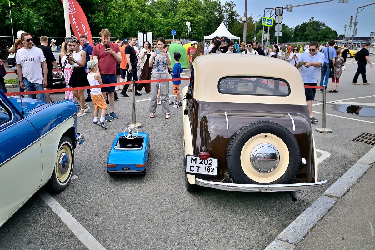 Выставка автомобилей. - Владимир Мигонькин