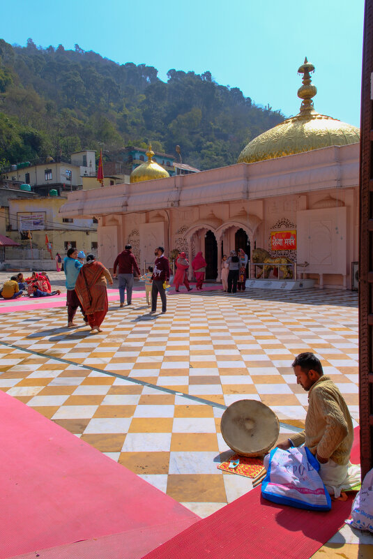 Индуистский храм Jawala Ji Devi - Георгий А Индуистский храм Jawala Ji Devi - Георгий А