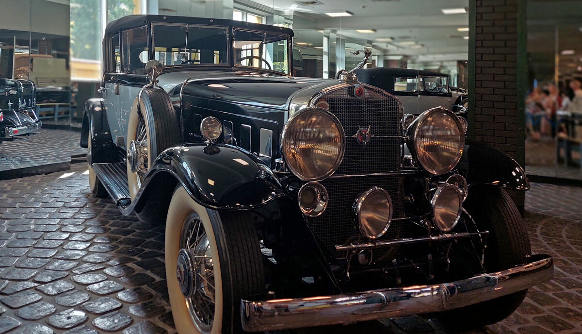 Cadillac V16 Fleetwood - ИРЭН@ .