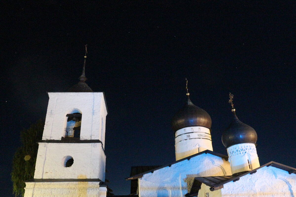 Звезды и Никольская церковь - Максим Егоров