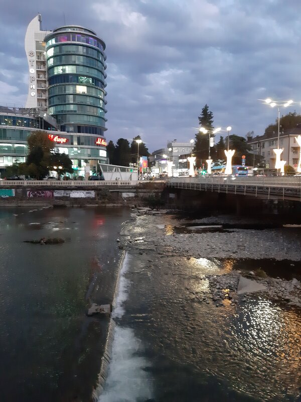 Вечерний Сочи у реки - Tata Wolf