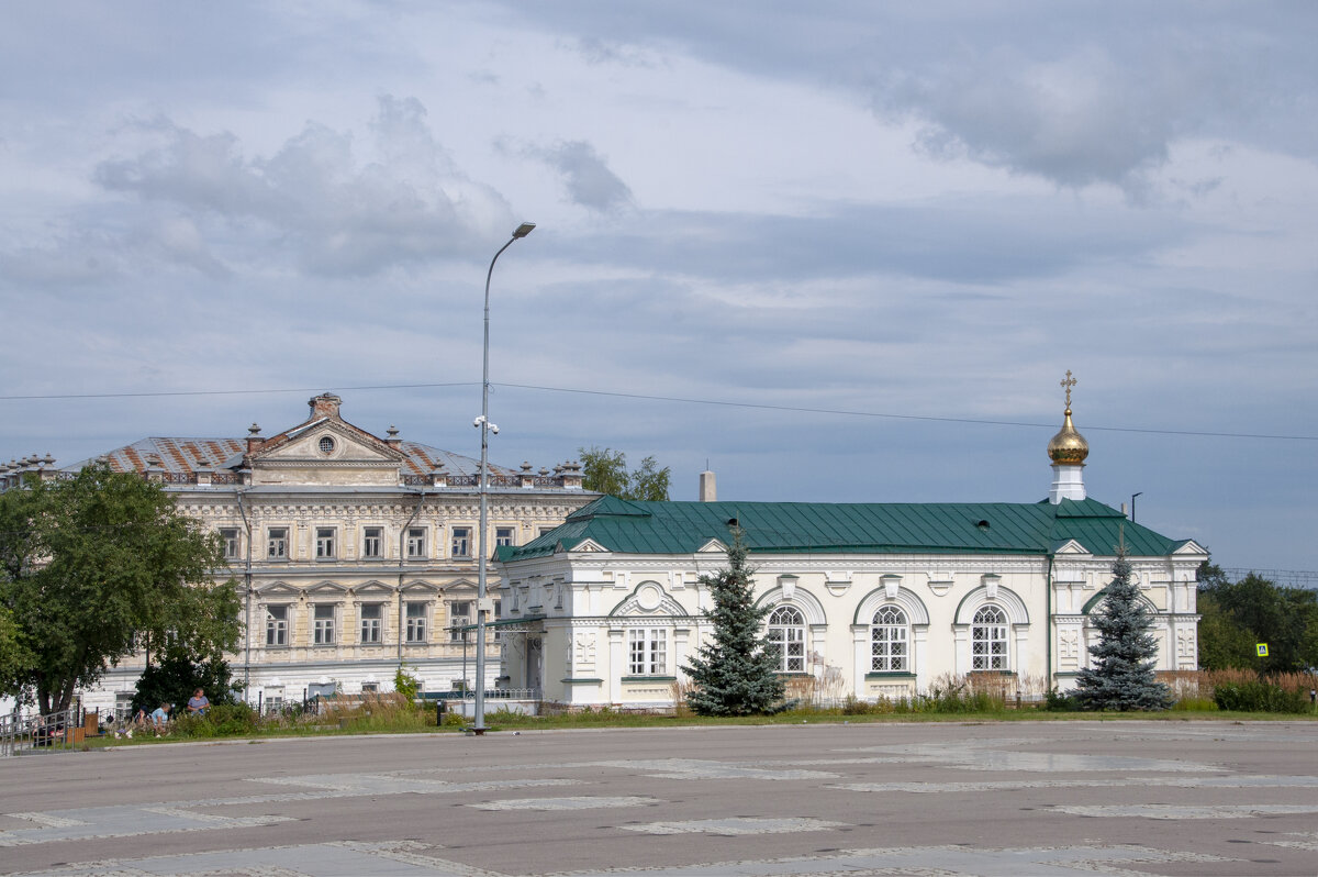 Малая Алексиевская церковь и здание городской управы - Gen 