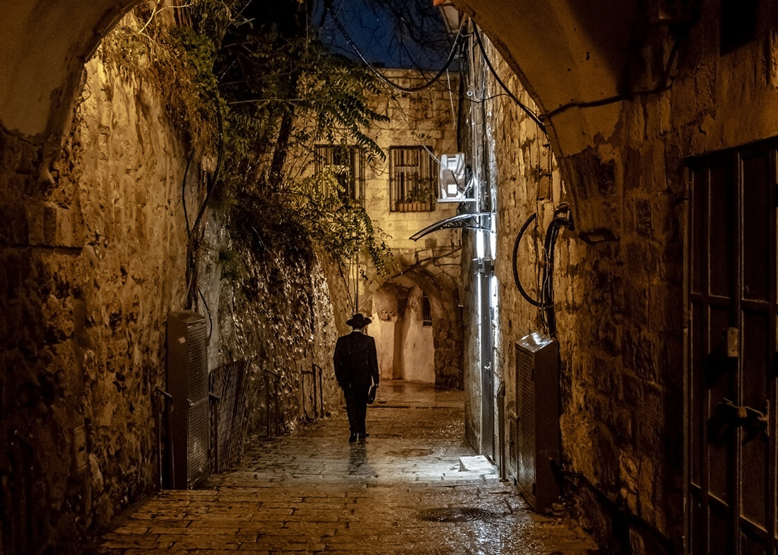 Уходящий в дождь - Юрий Вайсенблюм