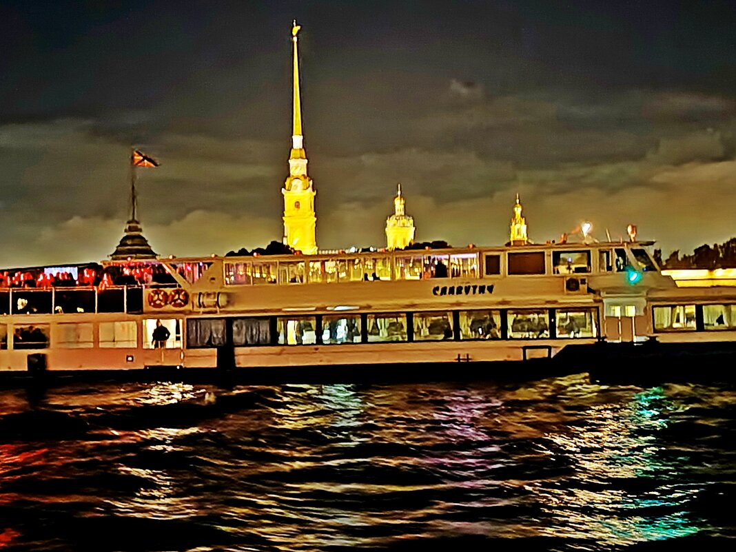 "Славутич" покоряет Неву. - Vladimir Semenchukov