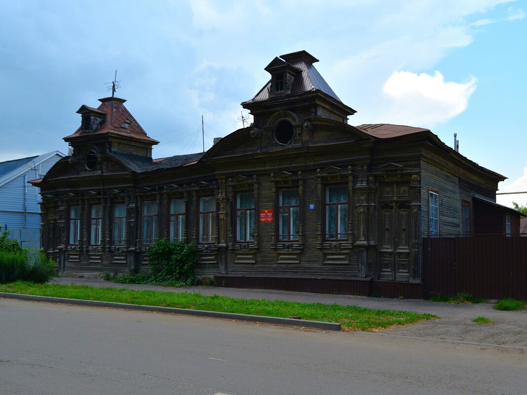 Алатырь. Дом по ул. Ленина 66. - Пётр Чернега Алатырь. Дом по ул. Ленина 66. - Пётр Чернега