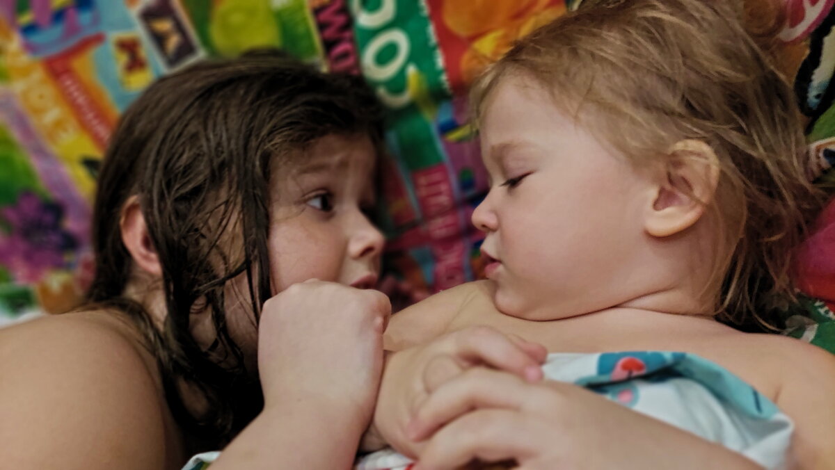 милахи намылись - Артём 