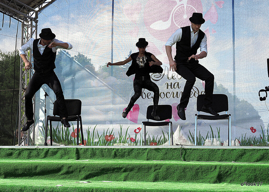 танцующие - Олег Лукьянов