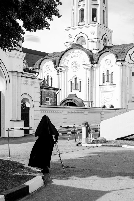 Монастырь... - Влад Никишин