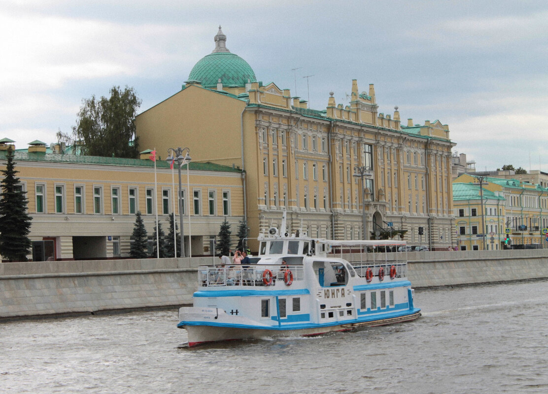 "Такая разная Москва.." - Арина Невская
