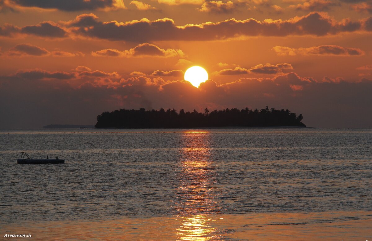 ВОЛШЕБСТВО ТРОПИЧЕСКИХ ЗАКАТОВ. - Андрей Андреев Андреев