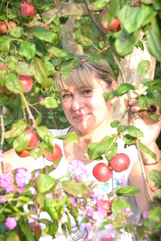 В яблоневом саду... - Ирина Жигунова