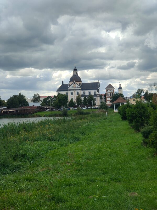 Один из старейших и красивейших городов Минской области - Несвиж. Фарный костёл - Ирэн 