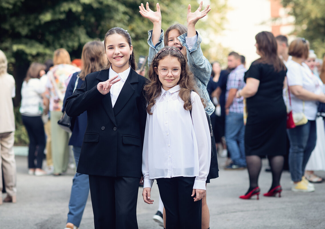 Школьницы - Лилия . Школьницы - Лилия .