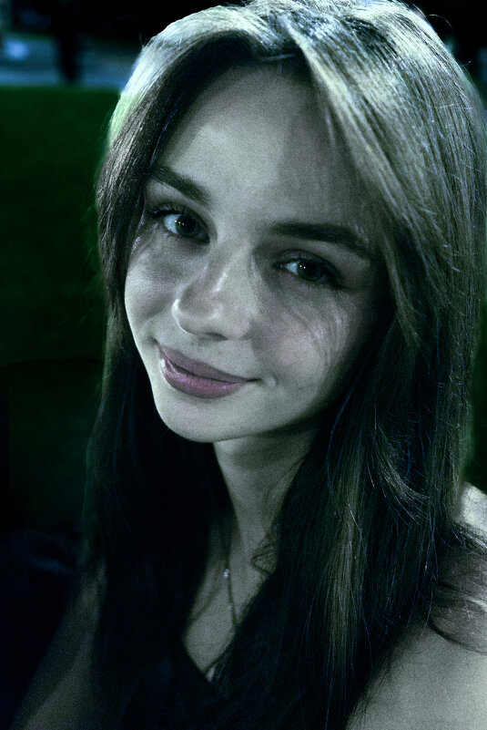 Портрет девушки при фонарях - Евгений 