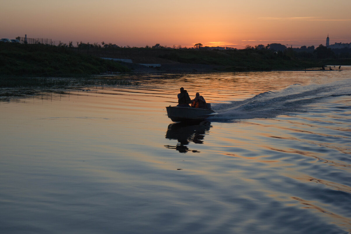 За Днепром садилось солнце - Елена Миронова